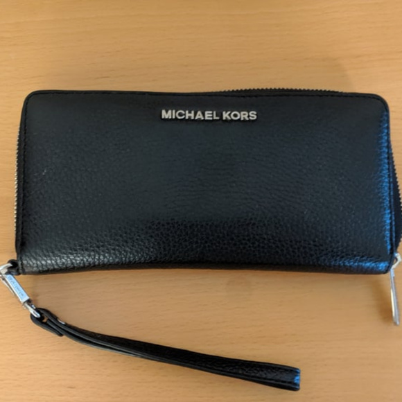 Michael Kors Jet Set Travel Continental Wristlet - Picture 3 of 5